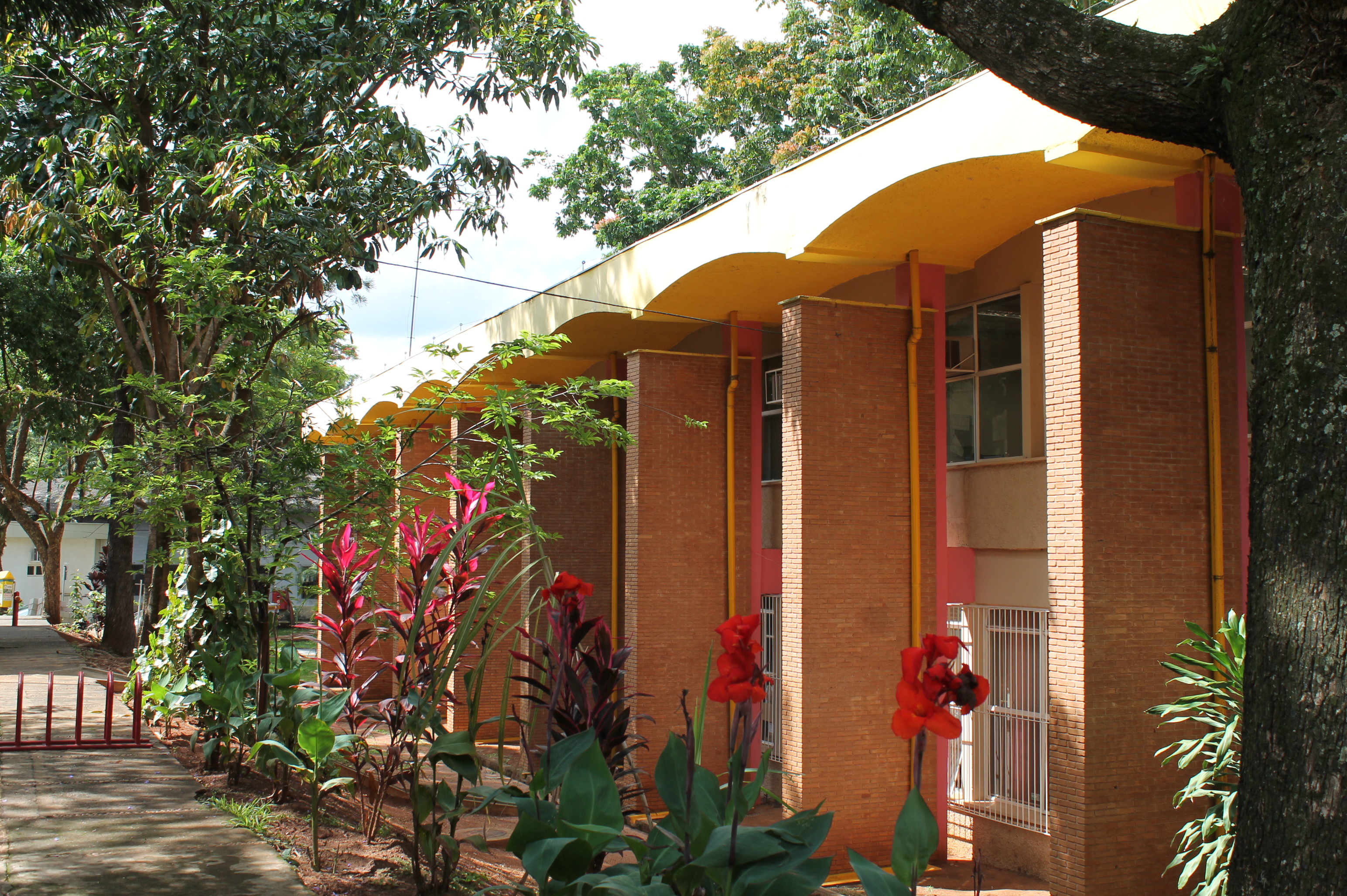 fachada lateral do predio do IFCH 